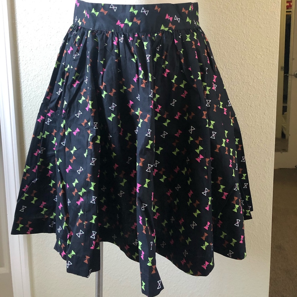 Trashy diva hourglass skirt
